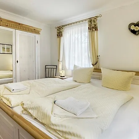 Arielle, Fw 4 Apartment *